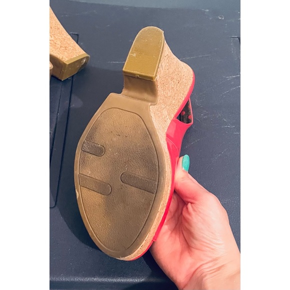 Fergalicious by Fergie Red Cork Wedge Heel Shoes Size 9 - Picture 5 of 5